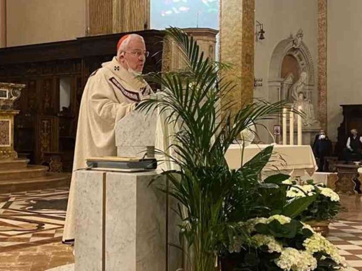 Il cardinale Bassetti: servono pane, lavoro, cure. È l’ora della responsabilità