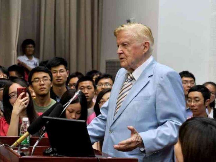 Mundell, il Nobel che pensò l'euro, ispirò Reagan, si trasferì in un castello