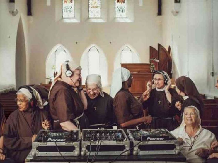 Gregoriano ed elettronica, le clarisse di Arundel "regine" del Pop