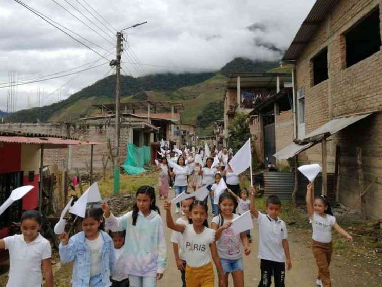 Ostaggio di un «doppio virus», le montagne della Colombia si tingono di bianco