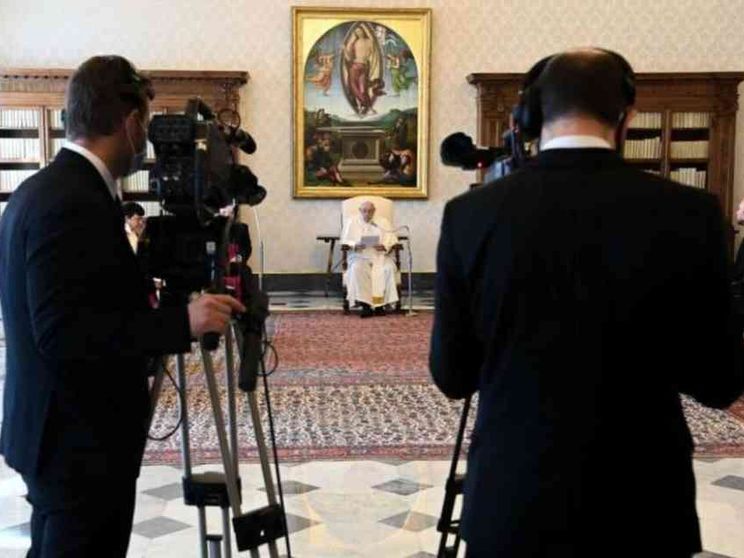 Il Papa: i santi non vanno adorati, loro ci rimandano a Cristo