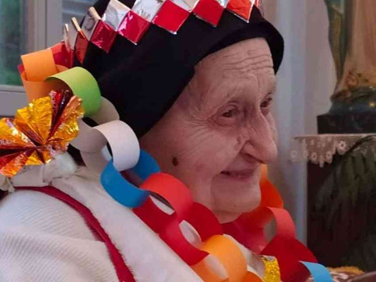 Suor Anna Maria vaccinata a 101 anni: ogni giorno prego e ringrazio Dio
