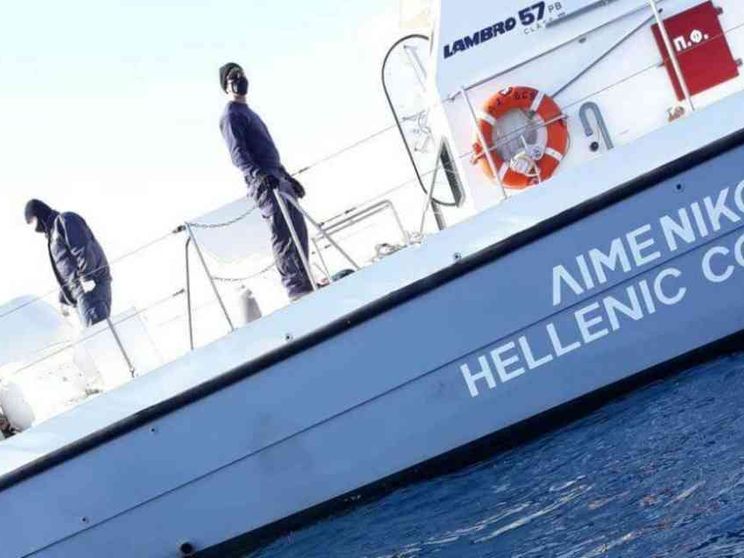 Grecia, le immagini choc di un altro respingimento in mare