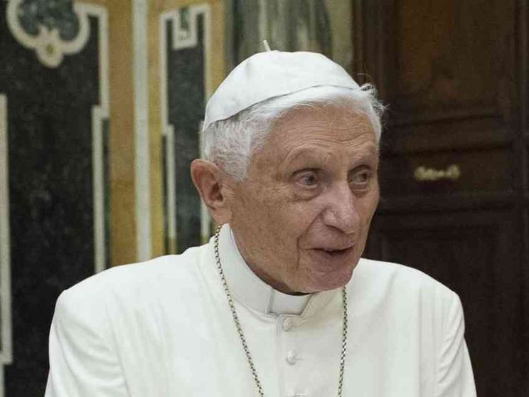 Il papa emerito Benedetto XVI taglia oggi il traguardo dei 94 anni