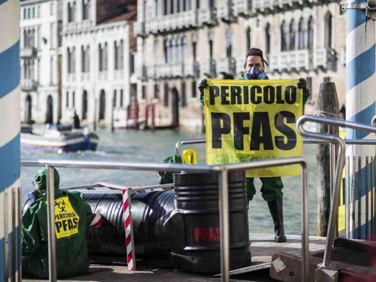 Caso Pfas, veleni non solo nell'acqua. Altre 10 sostanze sotto osservazione