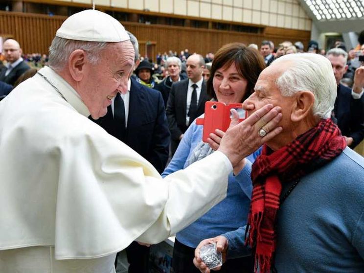 Il 25 luglio prima Giornata dei nonni. "Io sono con te tutti i giorni"