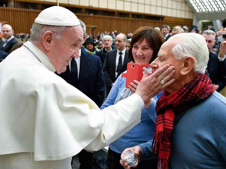 Il 25 luglio prima Giornata dei nonni. "Io sono con te tutti i giorni"