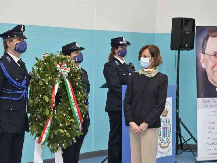 Intitolato a don Resmini, una vita tra i detenuti, il carcere di Bergamo