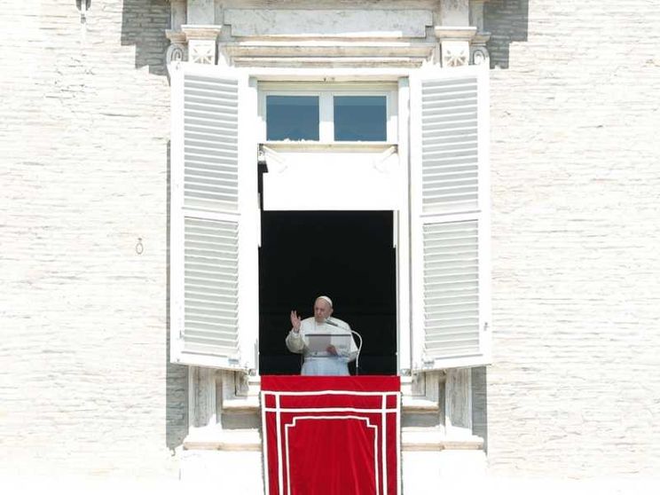 Il Papa: "vergogna" per l'aiuto negato ai 130 migranti morti in mare