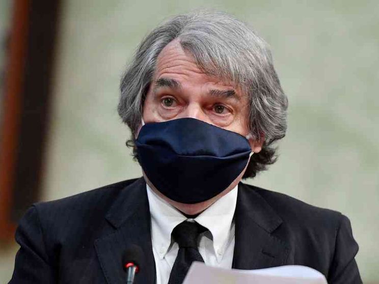 Stop a smart working obbligatorio nella PA, norma-ponte sulle spiagge