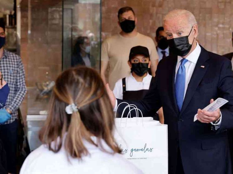 Biden: «Sì alla sospensione dei brevetti». Ue: pronti a discutere la deroga