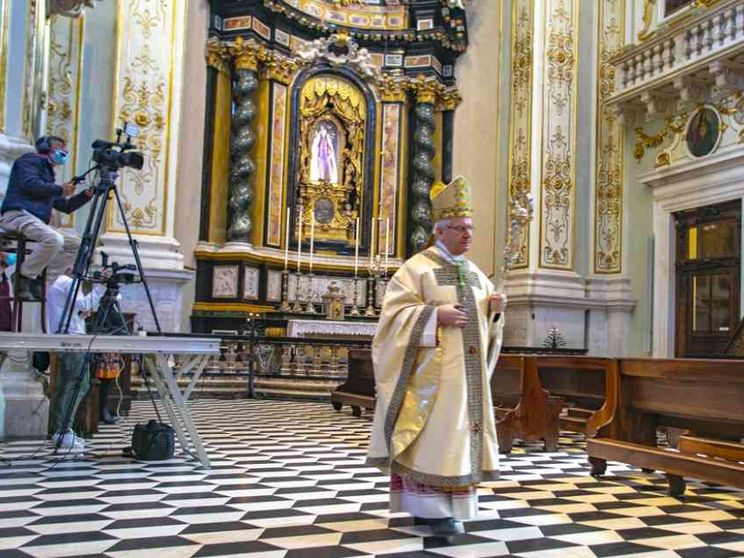 Il vescovo Beschi: la sfida di servire la vita al tempo del Covid