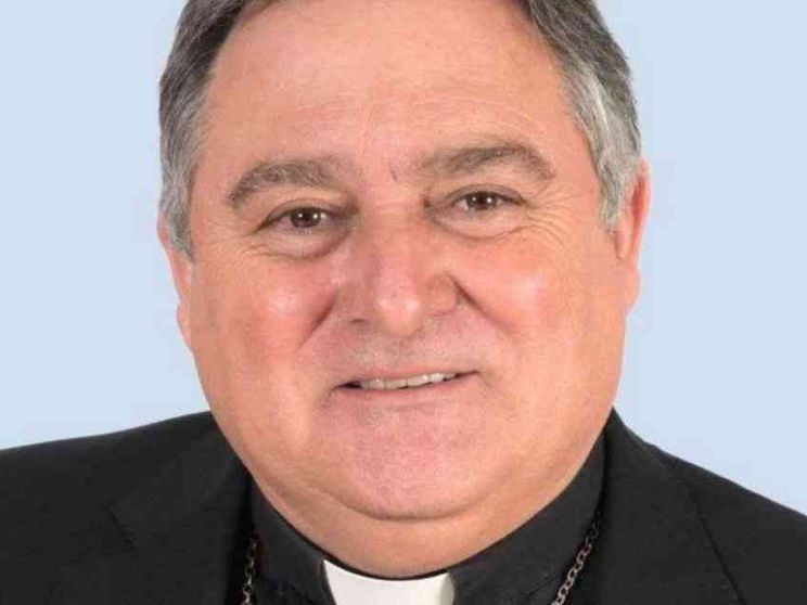 Il vescovo: no ai ghetti nelle isole, risposte chiare per uscire dalla crisi