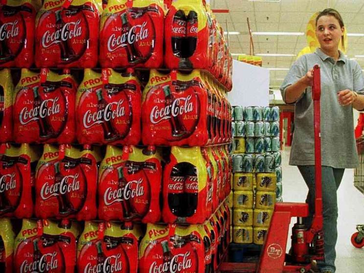 Cocacola lancia la bottiglia in plastica riciclata al 100%