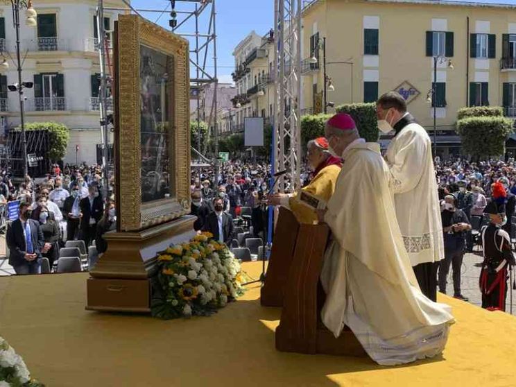 Madonna del Rosario di Pompei, la supplica: "Ci rivolgiamo a te, Maria... "