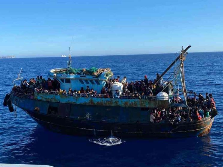 A Lampedusa 2mila migranti: è il ricatto dei trafficanti libici