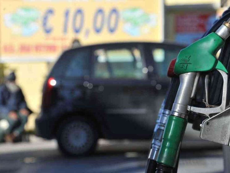 I prezzi di benzina e gasolio tornano ai livelli pre-Covid