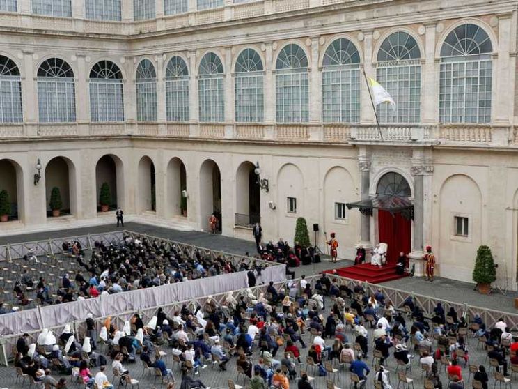 Il Papa ricorda l'attentato a Wojtyla. "Preghiamo la Madonna di Fatima"