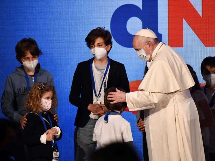 Il Papa: senza natalità non c'è futuro. Se la famiglia riparte, riparte tutto
