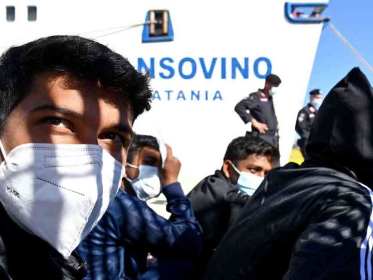 «Migranti esclusi dalle vaccinazioni: è un'emergenza di salute pubblica»