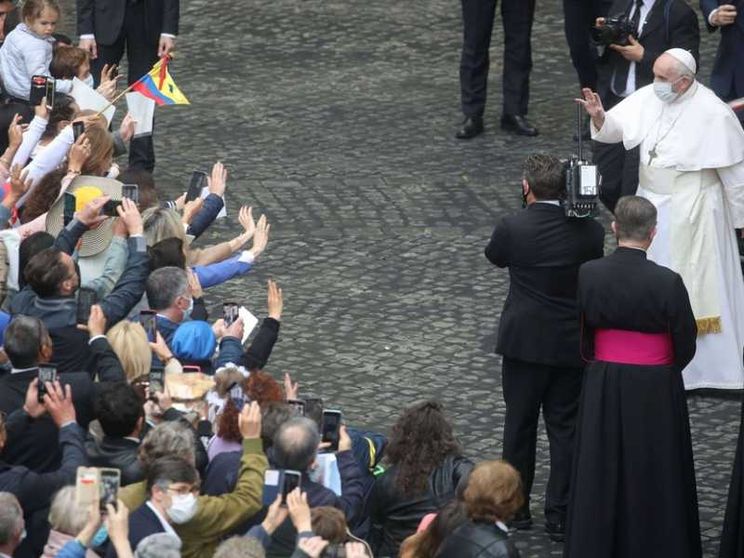 Il Papa: pregare sempre per non avere un cuore grigio