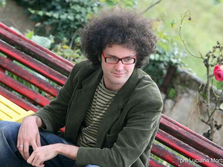 Felicità, il romanzo di Cristicchi e ciò che dicono le Scienze sociali