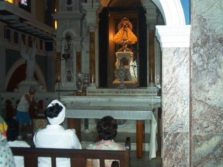 Ai piedi della patrona di Cuba