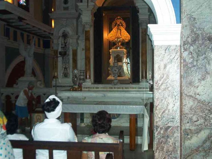 Ai piedi della patrona di Cuba