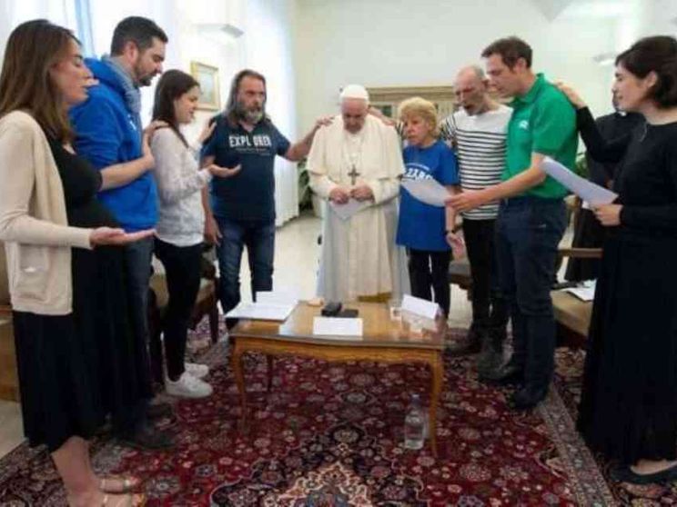 Il Papa ai poveri: «Non siete falliti, ma un tesoro agli occhi di Dio»