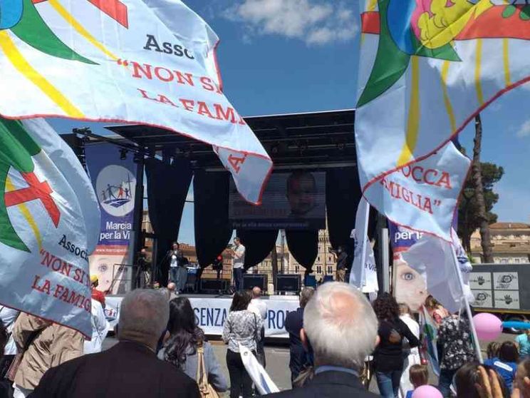 Migliaia a Roma alla Marcia per la Vita ai Fori Imperiali