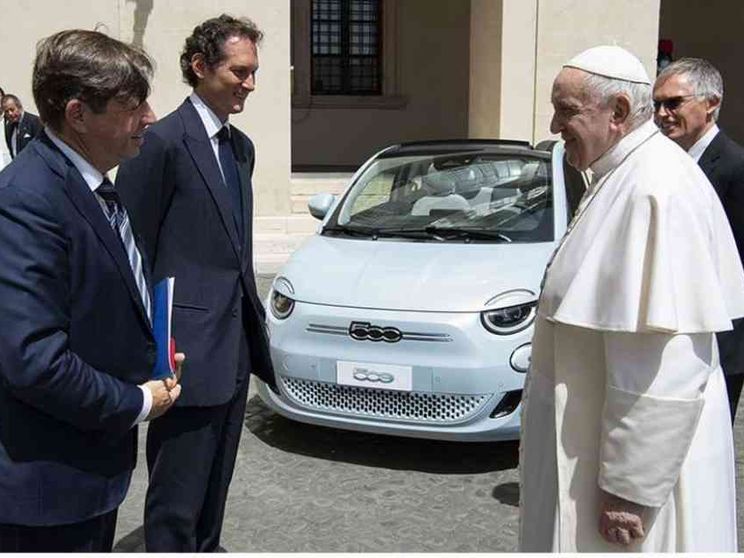 I vertici di Stellantis in udienza dal Papa