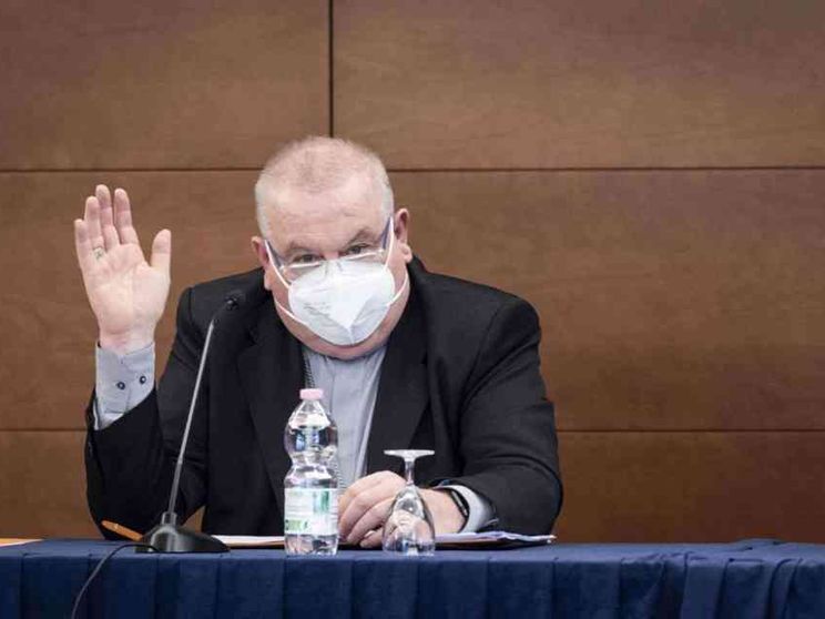 "Vescovi attenti a lavoro, sicurezza e migrazioni. Sinodo, non parlamento"