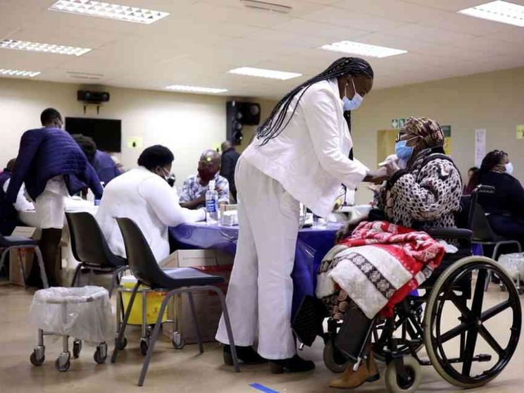 "Un milione di firme perché la Ue prema per lo stop ai brevetti sui vaccini"