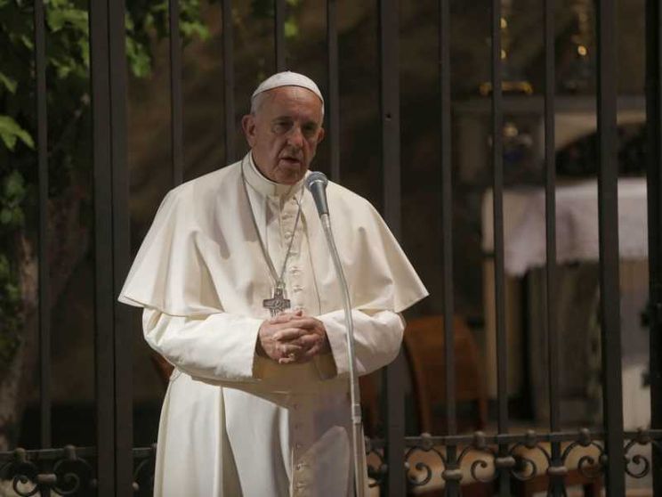 Il Papa conclude la maratona di preghiera nei Giardini vaticani