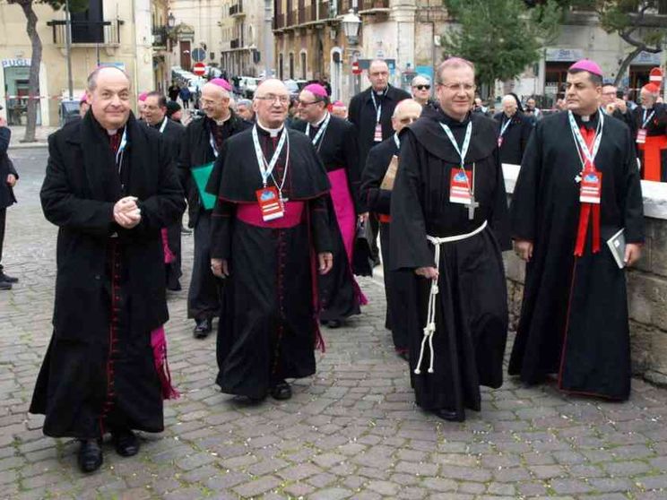 A Firenze l'incontro dei vescovi del Mediterraneo. «La pace? Parte dalle città»