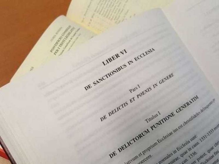 Il Papa riforma le sanzioni penali nella Chiesa. Ecco i nuovi reati