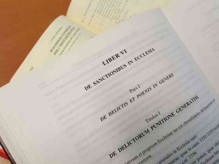 Il Papa riforma le sanzioni penali nella Chiesa. Ecco i nuovi reati