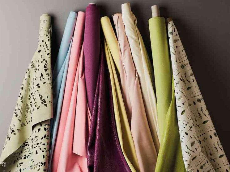 Dentro Alcantara, dove la vera sostenibilità non si fodera con le parole