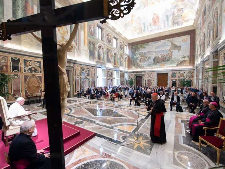 Il Papa: il lavoro è un'unzione di dignità