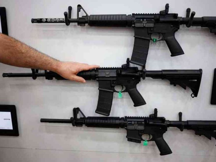 Sentenza choc in California: via libera ai fucili d'assalto per tutti