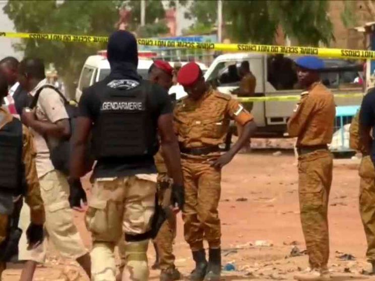 Massacro jihadista in un villaggio: «Un centinaio le vittime»