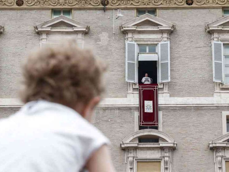 In Canada i resti di 215 bambini. Il Papa: vicini al popolo traumatizzato