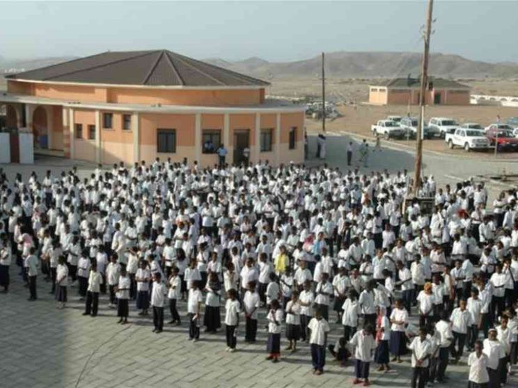 Il governo requisisce le scuole cattoliche. I vescovi: usano solo la forza