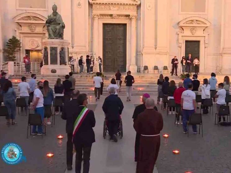 La telefonata del Papa: non camminate mai soli