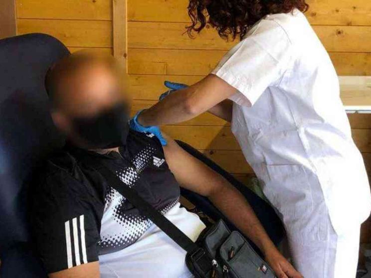 Istituzioni e volontari insieme per vaccinare gli invisibili