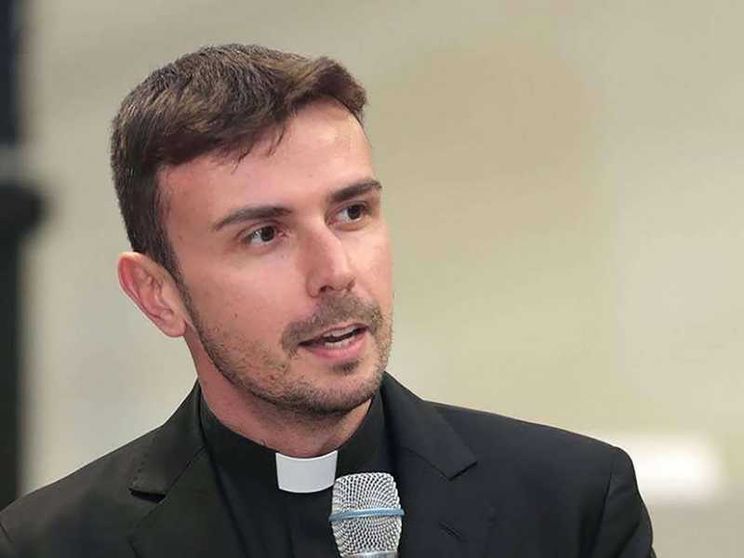 Don Luigi Maria Epicoco: «Scrivo a me stesso bambino»