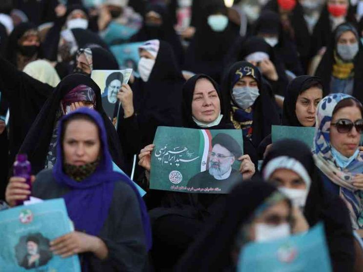 L'Iran si affida al duro Raisi: tramonta l'era dei riformisti