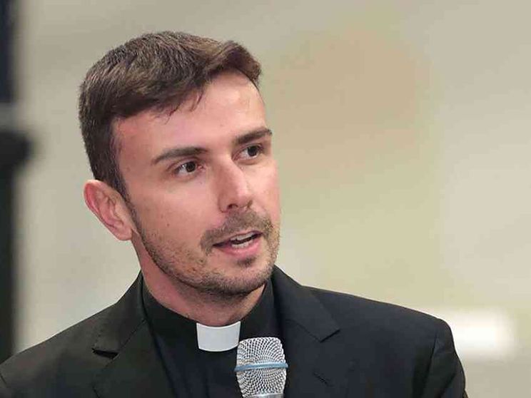 Don Luigi Maria Epicoco: «Scrivo a me stesso bambino»