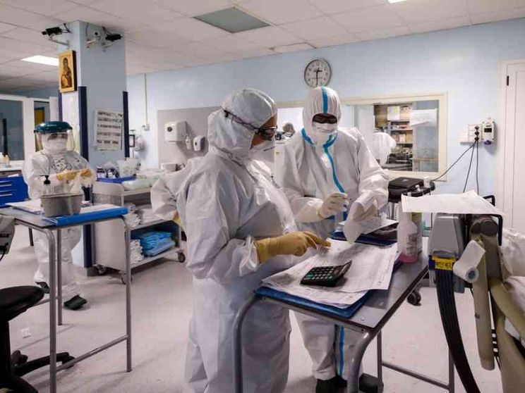 «Via le protezioni contro il virus? No attenti ai colpi di coda»