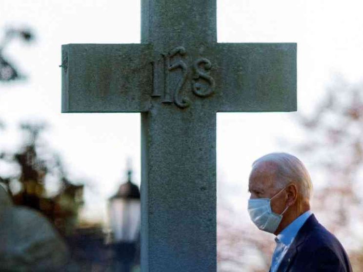 Sì a un documento sull'Eucarestia. Il nodo di Biden e l'aborto